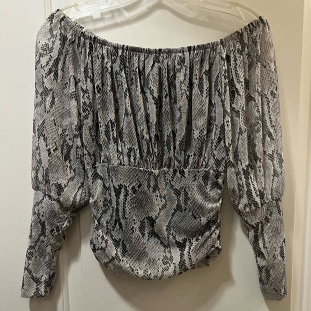 Express crop top on or off shoulder size XS